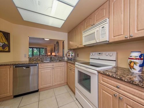 4957 Pepper Cir, Naples, FL 34113-4140