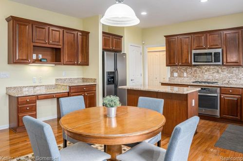 5348 Creekmonte Dr, Rochester MI 48306-4793 exterior