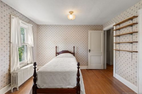 34 Hartford Ave, Hartford CT 06111-1501 exterior