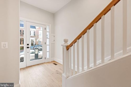 803 Cameron St, Alexandria VA  22314-2410 exterior