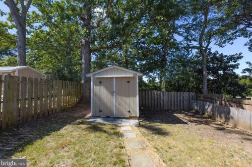 6916 Westhampton Dr, Alexandria VA 22307-1528 exterior