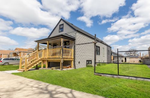 5551 Menard Ave, Chicago IL  60630-1221 exterior