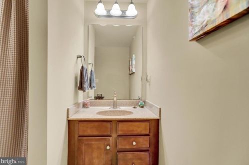 85 Midway Farms Ln, Lancaster PA 17602-2670 exterior