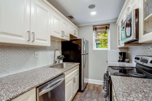 946 Greenwood Ave, Atlanta GA 30306-4701 exterior