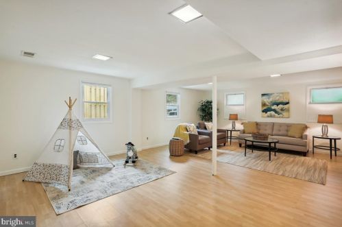 218 Forest Ave, Rockville MD 20850-1820 exterior