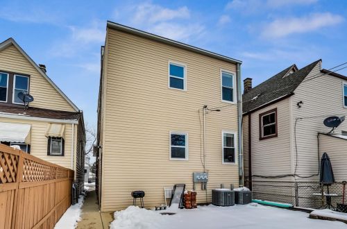 5017 Berenice Ave, Chicago IL 60641-2631 exterior