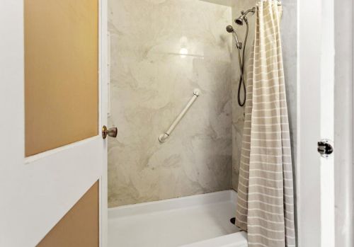 7328 Lloyd St, Milwaukee WI 53208-1207 exterior