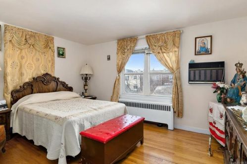 1020 Lydig Ave, Bronx NY 10462-2260 exterior