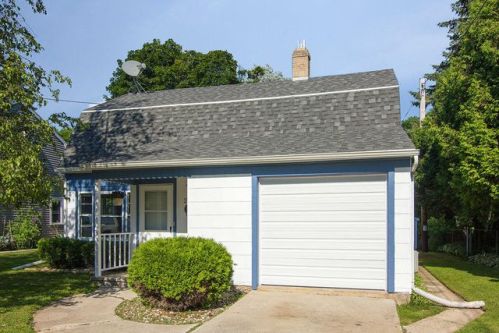 2143 17th St, Manitowoc, WI 54220-6447