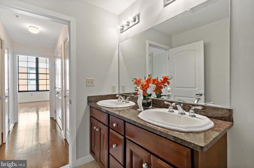 112 2nd St, Philadelphia PA 19106 exterior