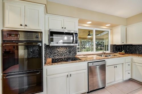 8806 Balcones Club Dr, Austin TX  78750-3006 exterior