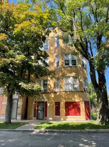 4056 Van Buren St, Chicago, IL 60624-2746