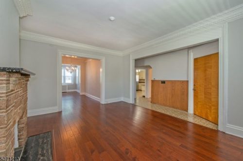 27 Walnut St, Montclair NJ  07042-4931 exterior