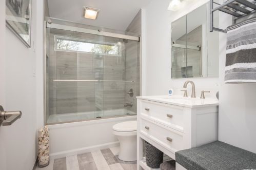 31 Craig Dr, Huntington Station NY 11746-4704 exterior