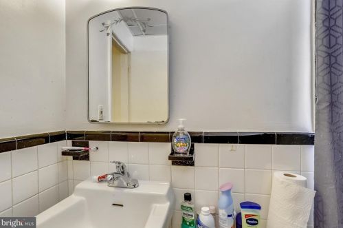 8120 Roanoke Ave, Silver Spring MD 20912-6278 exterior