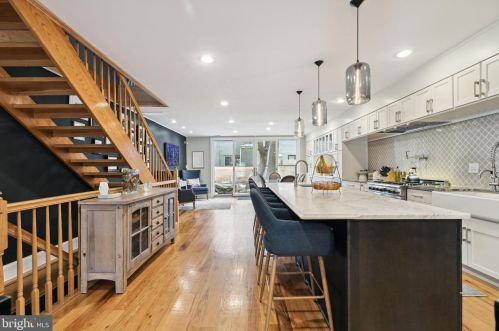 128 Bainbridge St, Philadelphia PA  19147-2402 exterior