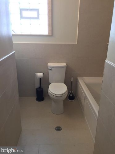 606 2nd St, Philadelphia PA 19133-3303 exterior