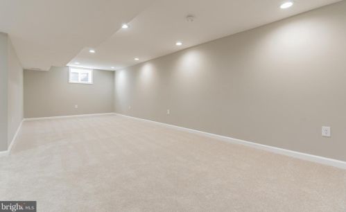 11611 Mapleview Dr, Silver Spring MD 20902-2327 exterior