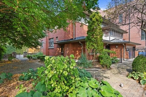 1526 Wieland St, Chicago, IL 60610-1233