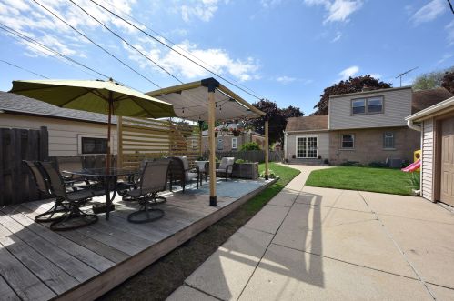 1410 Van Beck Ave, Milwaukee WI 53207-4531 exterior