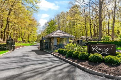 11 Lewiston Ct, Briarcliff NY 10510-2545 exterior