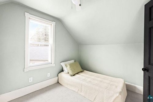 5311 Columbia St, Duluth MN 55807 exterior