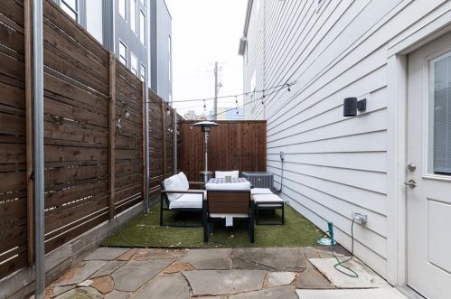 2110 Bennett Ave, Dallas TX  75206-6925 exterior