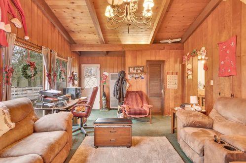 550 Dixie Dr, Pittsburgh PA 15235-4528 exterior