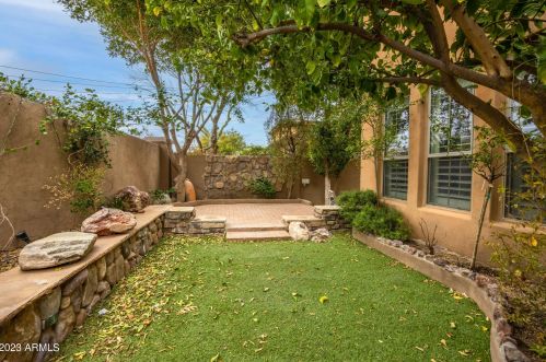 3931 Crst Ln, Phoenix AZ 85027-1602 exterior