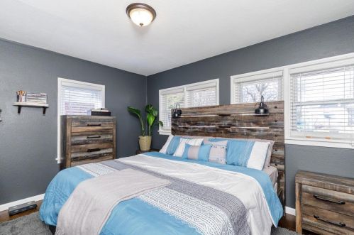 7148 Sharp Ave, Saint Louis MO 63116-3040 exterior