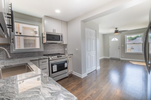 4572 Melvina Ave, Chicago IL  60630-3014 exterior