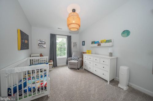 328 Lemonte St, Philadelphia PA 19128-4520 exterior