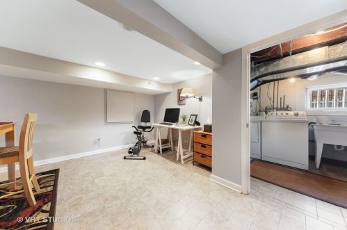 170 Pick Ave, Elmhurst IL 60126-3018 exterior