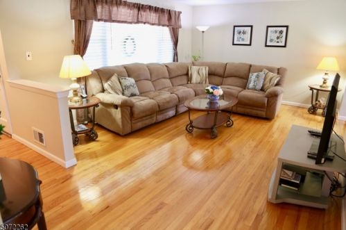 50 Lord Stirling Dr, Parsippany, NJ 07054-4347