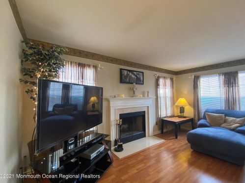 57 Dunham Ave, Edison NJ 08817-3362 exterior