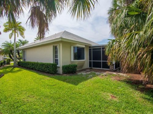 441 Fairway Lndg, Fort Pierce FL  34986-2168 exterior