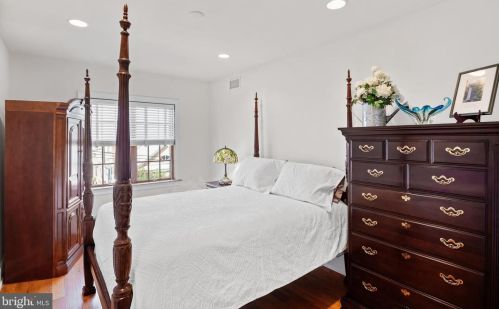 124 Bainbridge St, Philadelphia PA 19147-1866 exterior