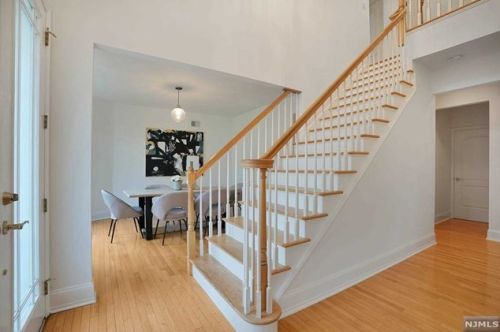 141 Hudson Cv, Edgewater NJ 07020-1480 exterior