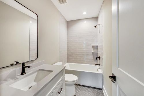 4321 Paulina St, Chicago IL 60613-1219 exterior