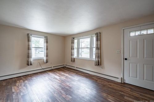 17 Arthur Ave, Enfield CT 06082-2502 exterior