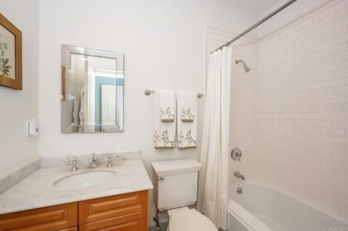 2 Shadow Tree Ln, Briarcliff NY 10510-2255 exterior