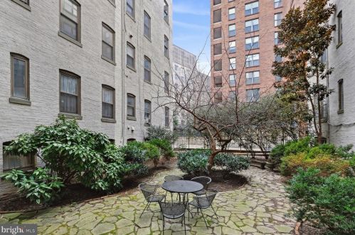 1734 P St, Washington DC  20036-1323 exterior