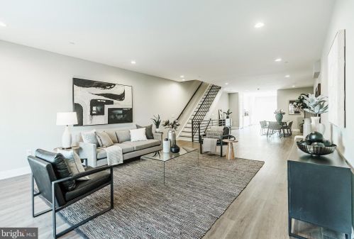 429 Lemonte St, Philadelphia PA 19128-4534 exterior