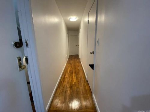 2780 Sampson Ave, Bronx NY 10465-2904 exterior