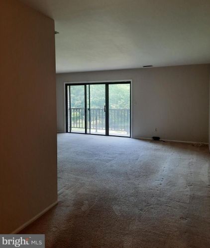 122 Wyndham Pl, Trenton NJ  08691-3128 exterior