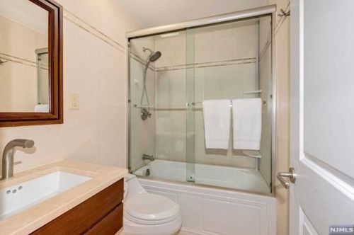 3 Pne Ter, Demarest NJ 07627-1214 exterior