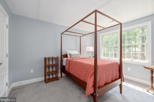 1941 Valleywood Rd, Mc Lean VA  22101-4931 exterior