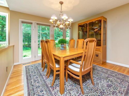 1 Essex Ct, Farmington CT 06032-1433 exterior