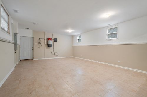 2712 Bryn Mawr Ave, Chicago IL 60659-4414 exterior