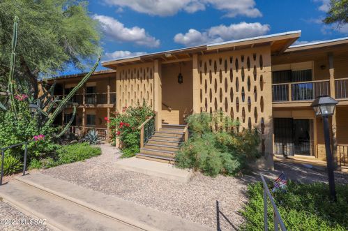 6 Greenock Dr, Tucson, AZ 85737-7611